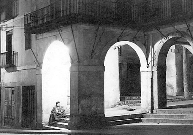 Calle Matasiete y soportales de la plaza Mayor.