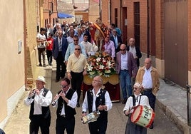 La procesión, por las calles de Bolaños.