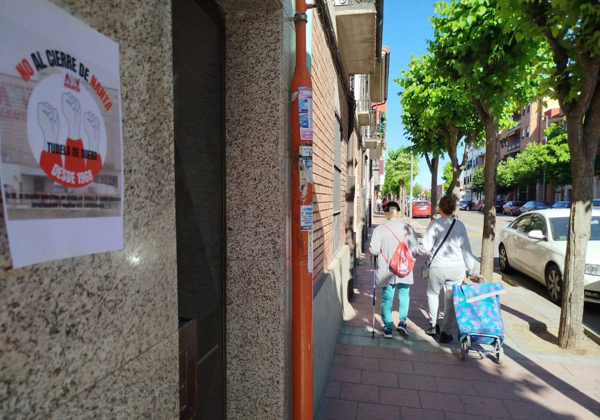 Carteles contra el cierre de Nanta en la carretera principal de Tudela de Duero.