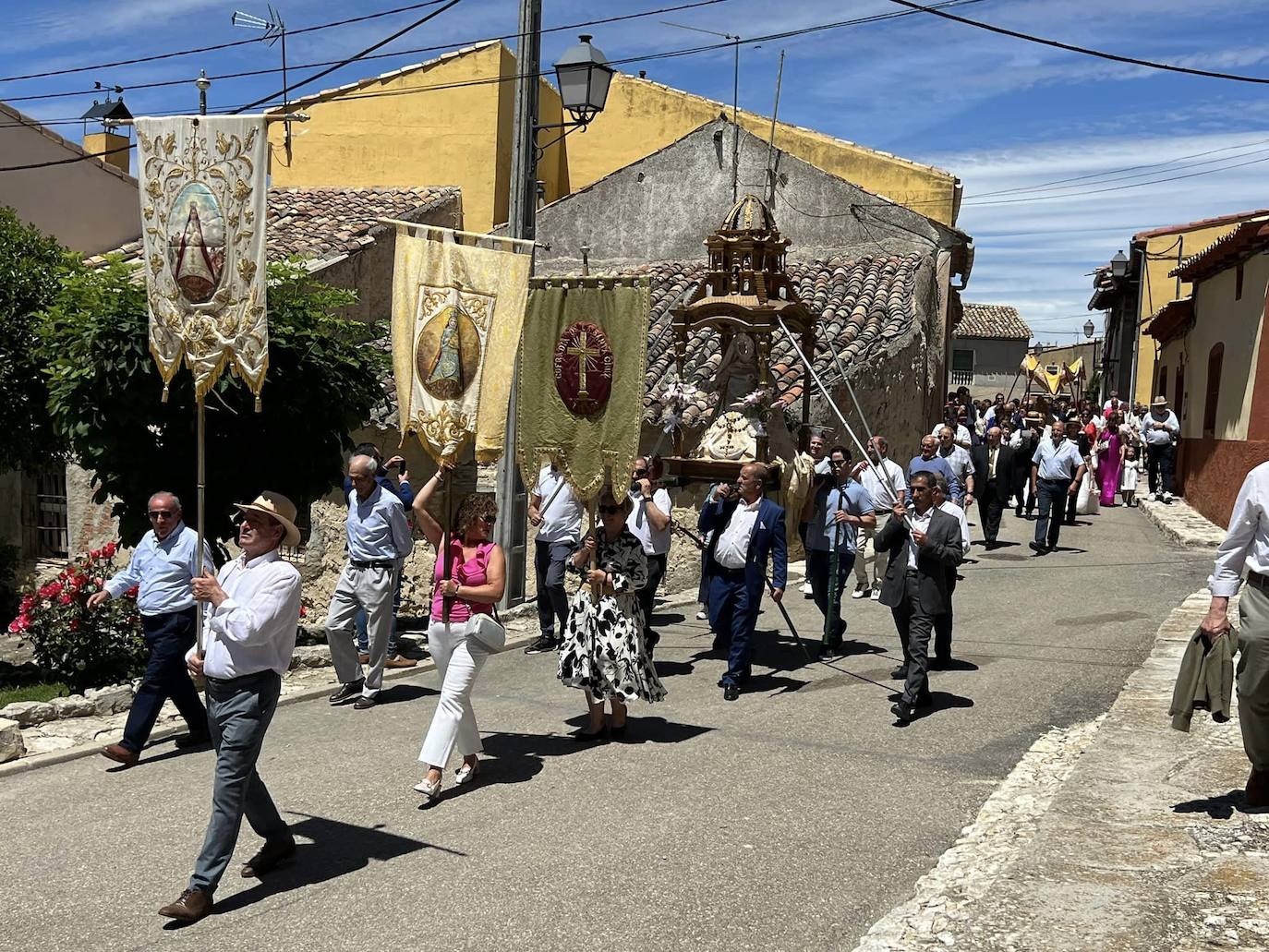 Las imágenes de la procesión del Corpus Christi en Tiedra