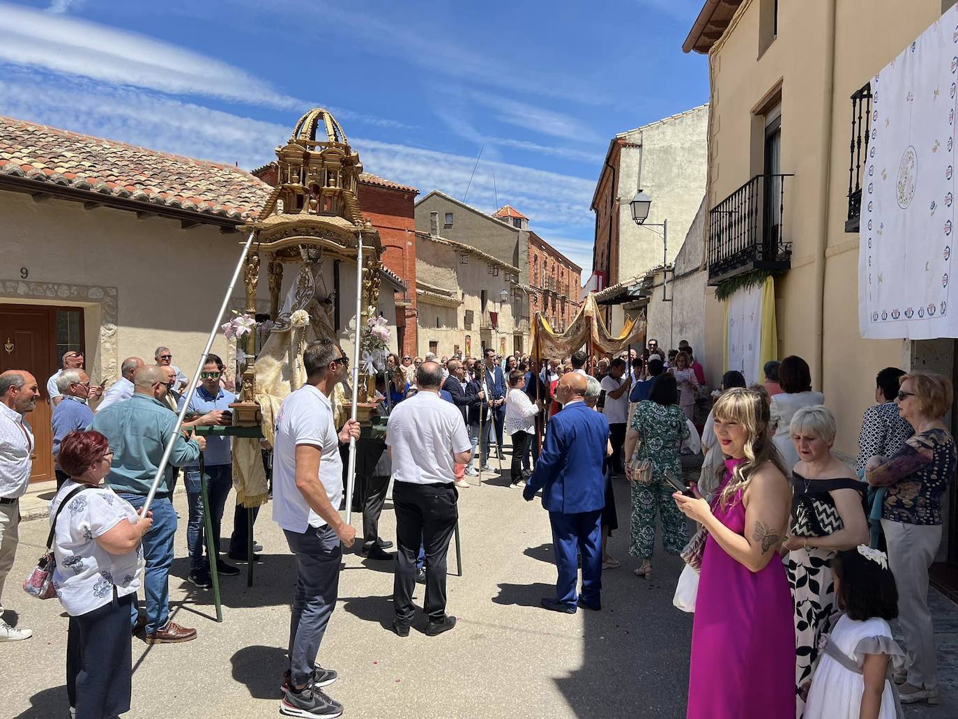 Las imágenes de la procesión del Corpus Christi en Tiedra