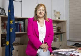 Iratxe García posa en la sede del PSOE de Castilla y León esta semana.