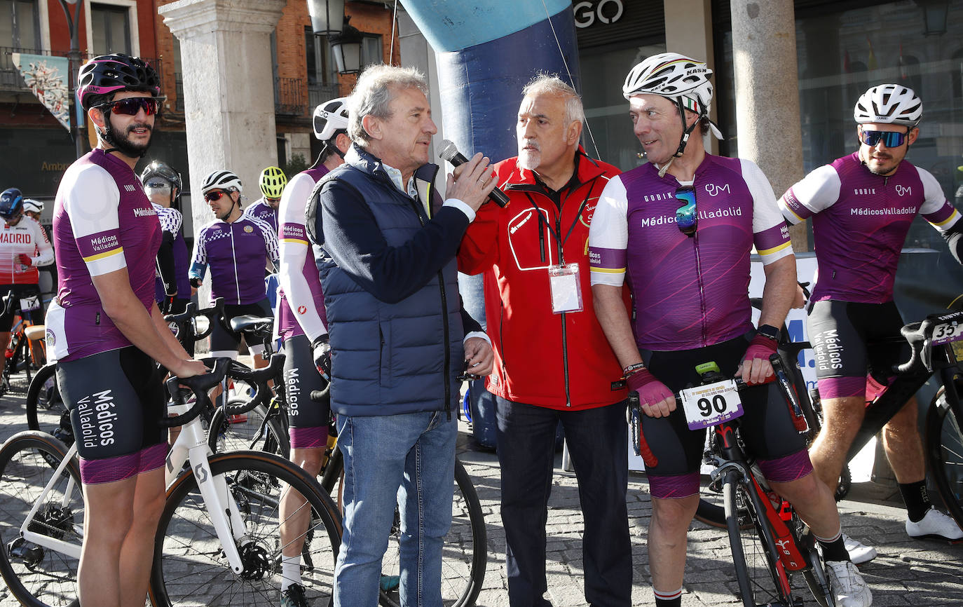 Salida de la prueba ciclista de la Plaza Mayor.