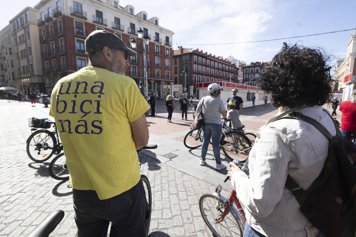 Las imágenes de la bicicletada por el carril de Isabel la Católica