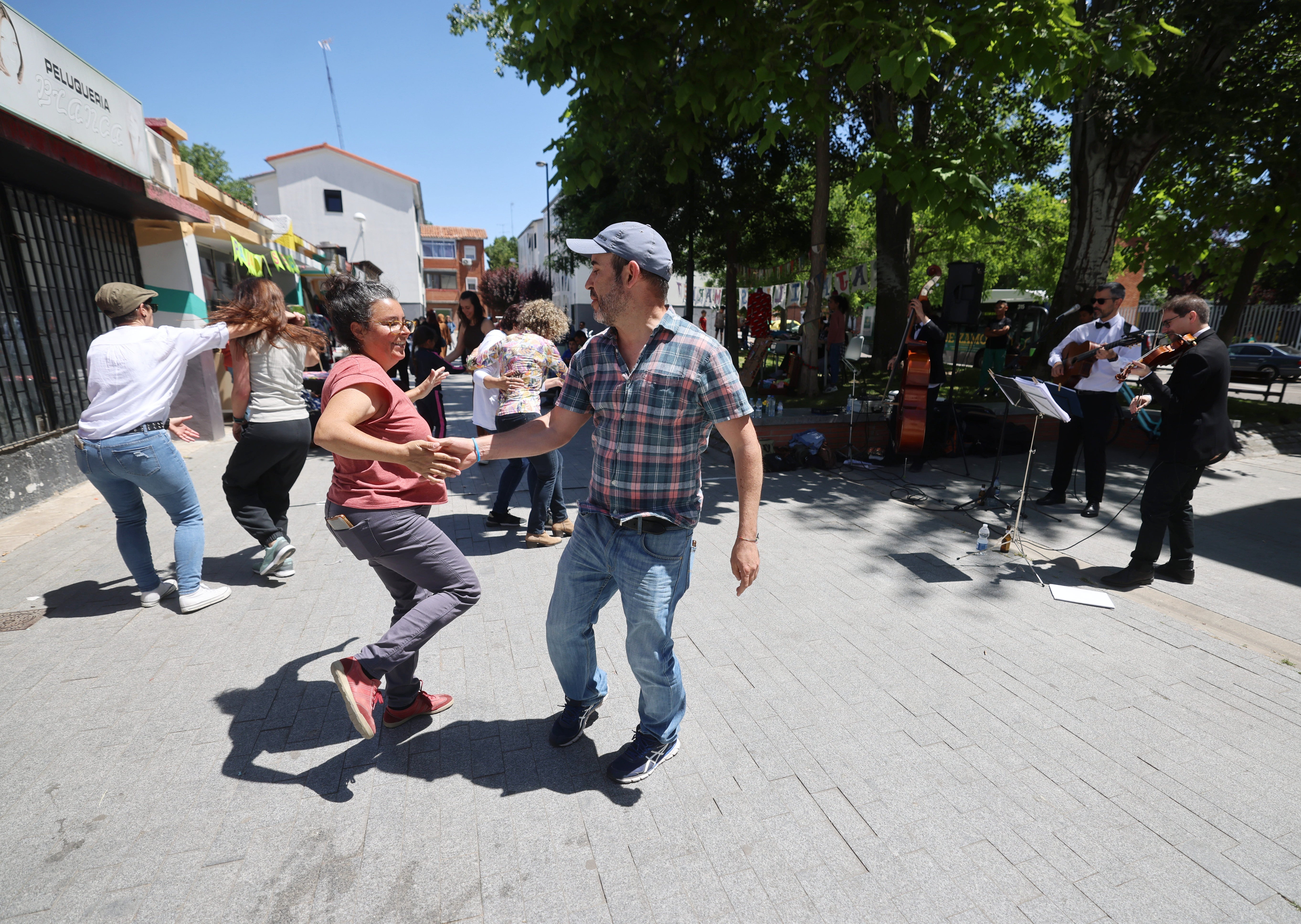 Mercado de ropa de segunda mano en Pajarillos