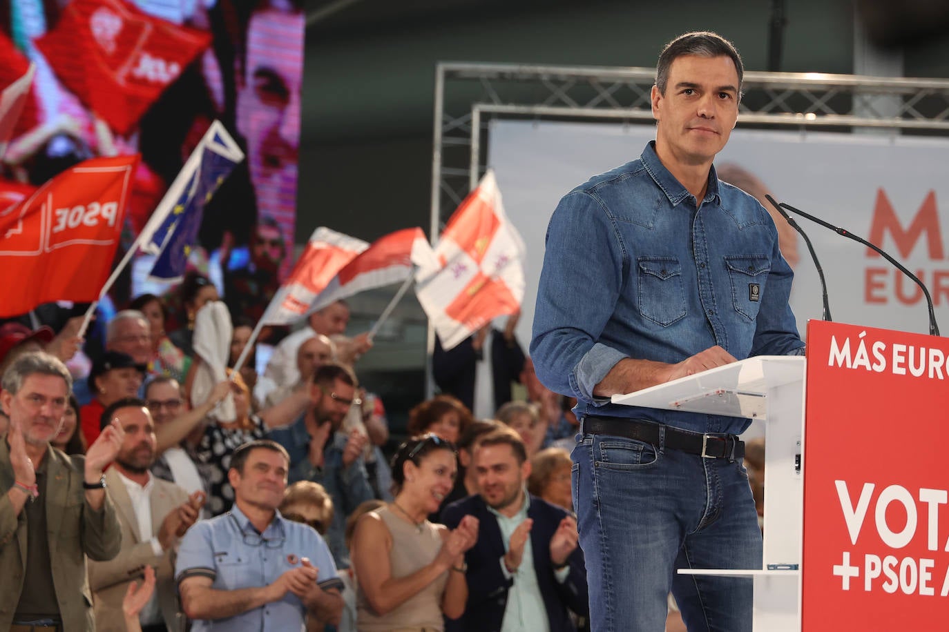 Pedro Sánchez y Óscar Puente en un acto de campaña en Valladolid