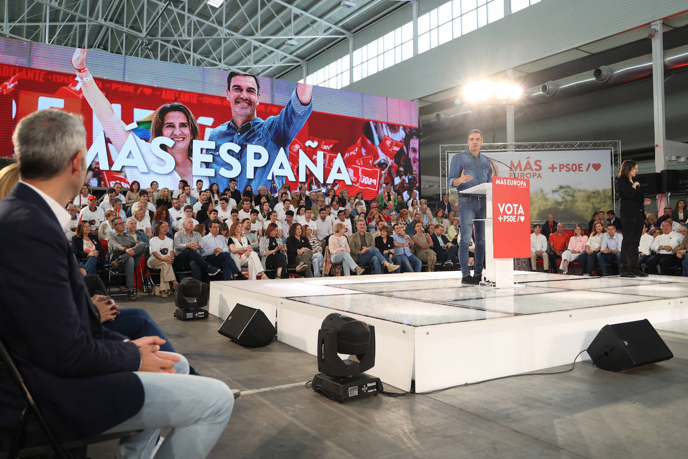 Pedro Sánchez y Óscar Puente en un acto de campaña en Valladolid