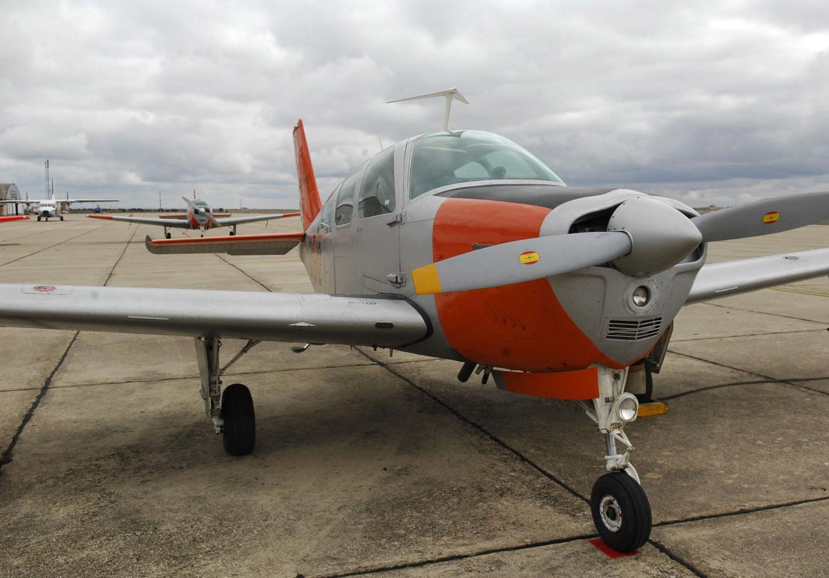 Imagen de archivo de avionetas militares en el aeropuerto de Villanubla.