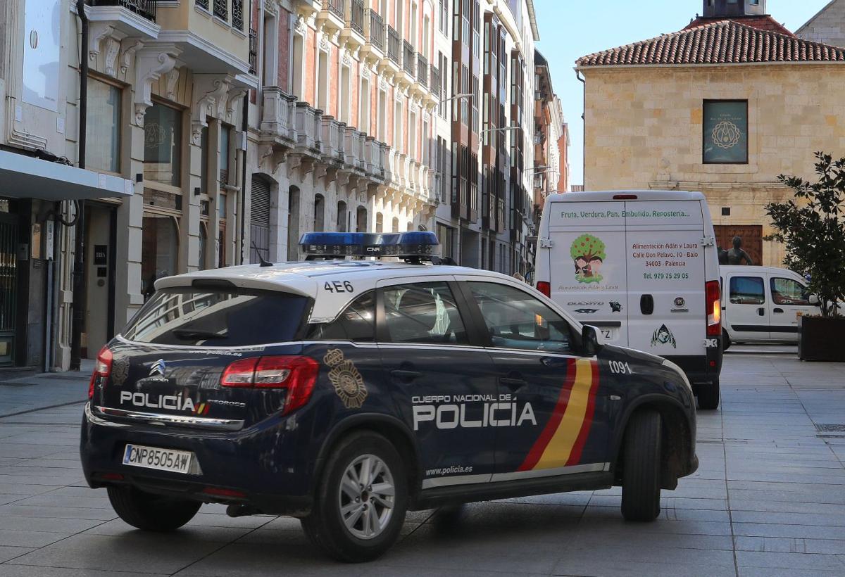 Imagen de archivo de un vehículo de la Policía Nacional de Palencia.