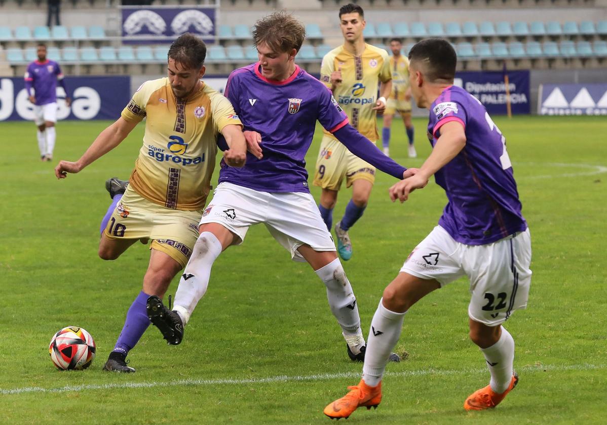 Derbi entre el Palencia CF y el Palencia Cristo el pasado 5 de mayo en La Balastera.