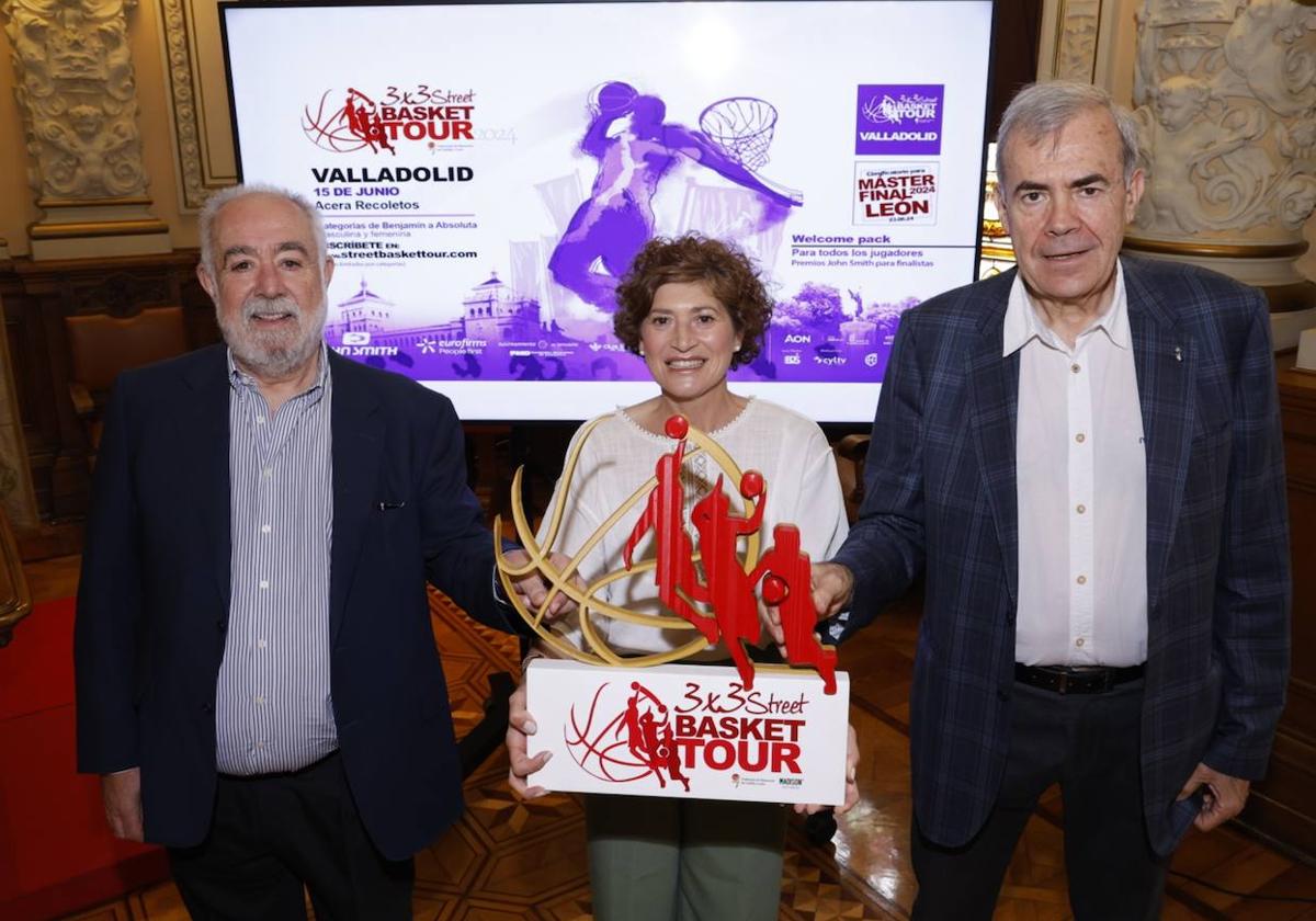 Óscar castañeda, Mayte Martínez y Samuel Puente, en la presentación.