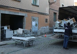Traslado de camas del Policlínico al Hospital General de Segovia durante la primera ola de la pandemia de la covid.