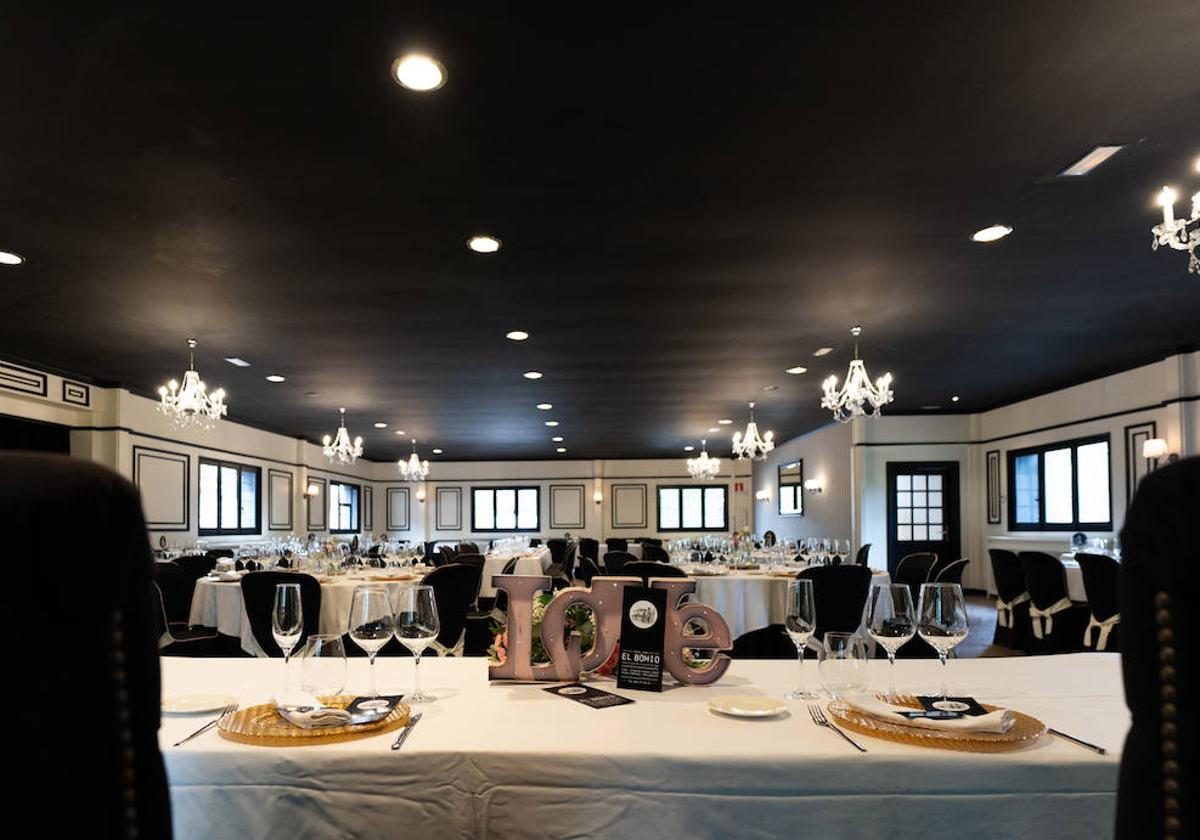 Uno de los salones principales de El Bohío, decorado para la celebración de una boda.