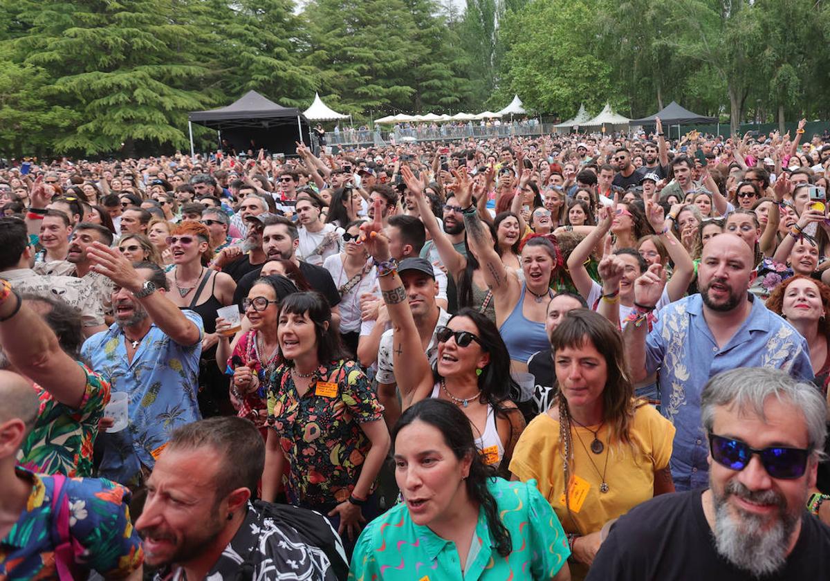 El público abarrota el Sotillo en los primeros conciertos de este viernes.