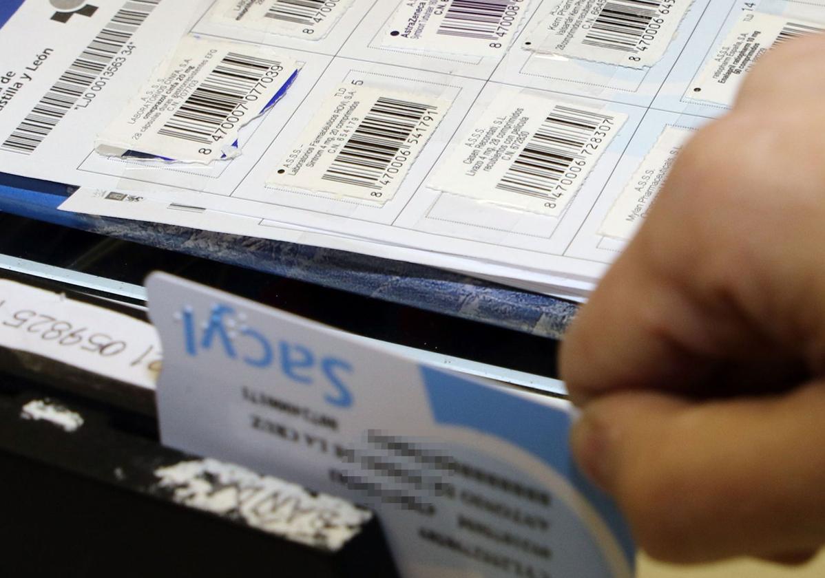 Uso de la receta electrónica en una farmacia de Segovia.