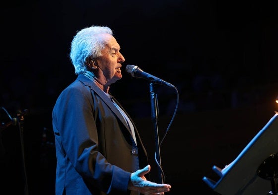 Víctor Manuel, durante su concierto en Valladolid.