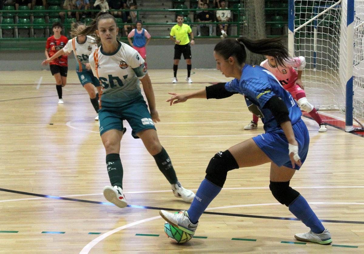 Sonia, durante un partido en el Pedro Delgado.