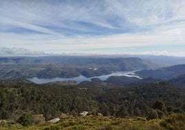 Vista general del embalse del Burguillo.