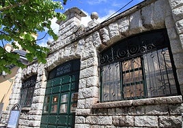 Entrada al mercado de abastos de La Granja.