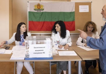 Aplicaciones que no funcionan y alfabeto cirílico en los colegios electorales de Valladolid