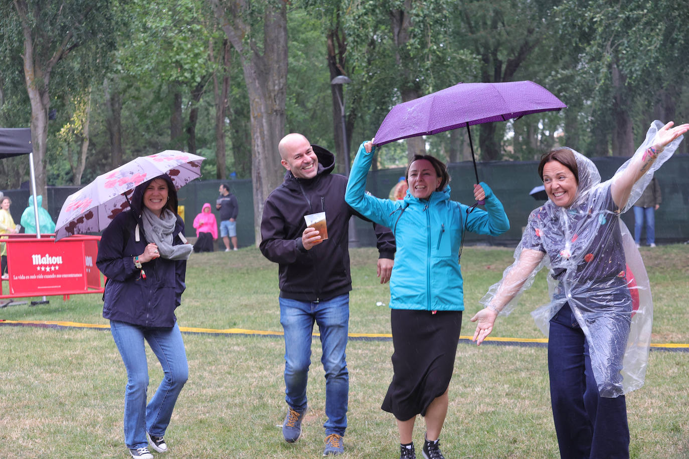 La lluvia no puede con el calor musical del Palencia Sonora