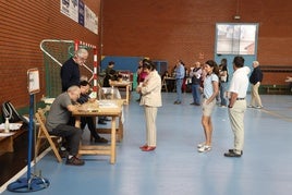 Mesas electorales en el colegio Ponce de León.