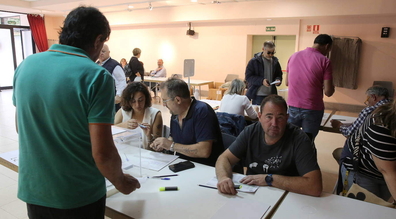 Fotografías de las votaciones en Segovia de las elecciones europeas