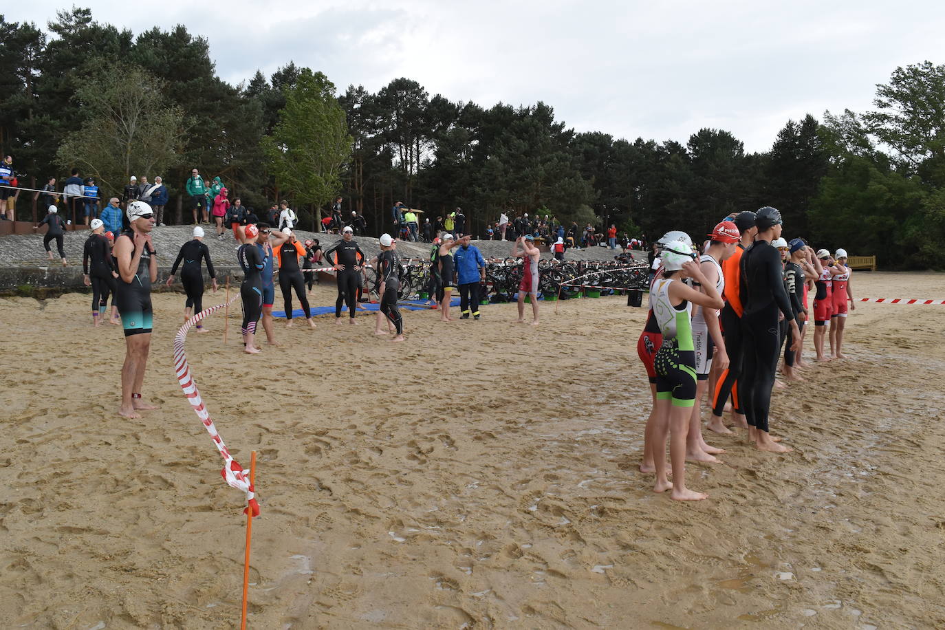 El VIII Triatlón Sprint de Aguilar, marcado por la lluvia