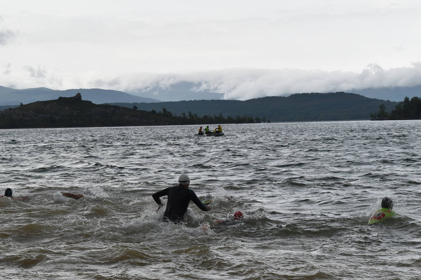 El VIII Triatlón Sprint de Aguilar, marcado por la lluvia