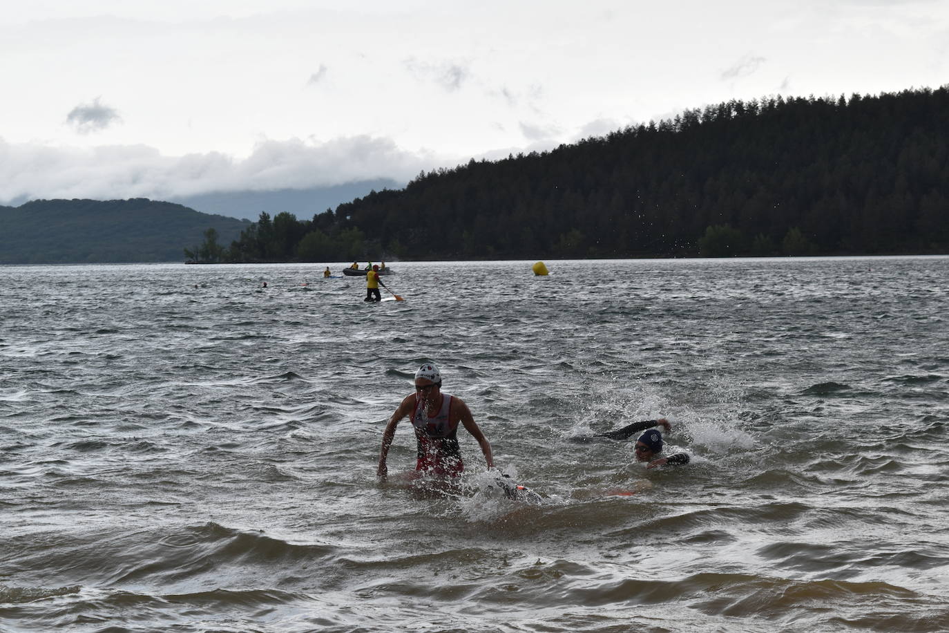 El VIII Triatlón Sprint de Aguilar, marcado por la lluvia