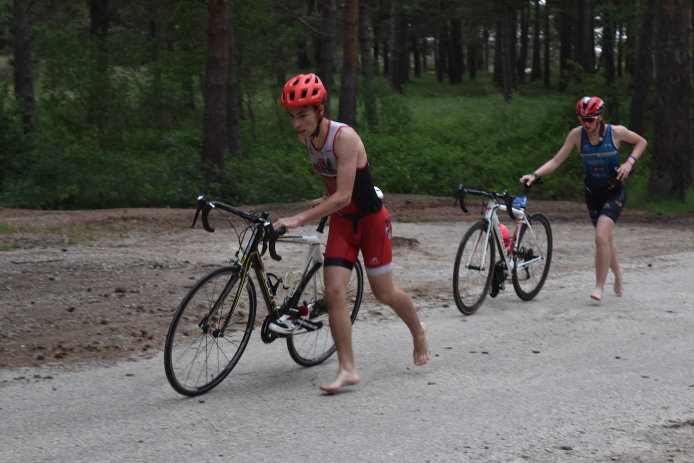 El VIII Triatlón Sprint de Aguilar, marcado por la lluvia