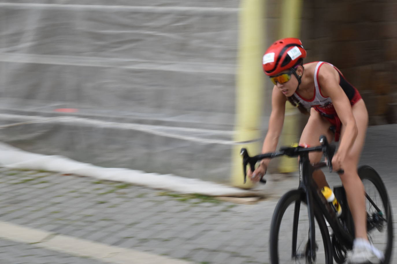 El VIII Triatlón Sprint de Aguilar, marcado por la lluvia