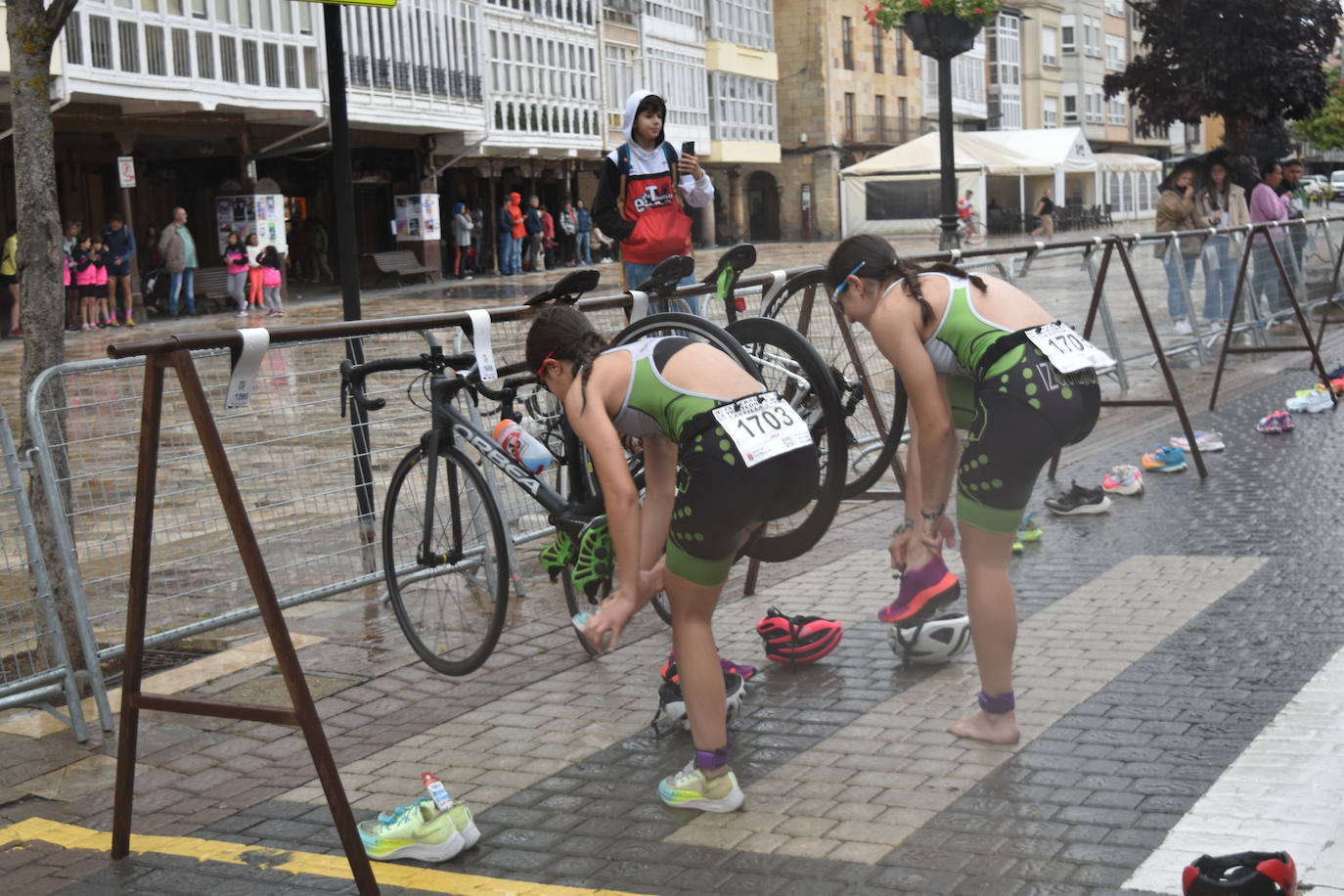 El VIII Triatlón Sprint de Aguilar, marcado por la lluvia