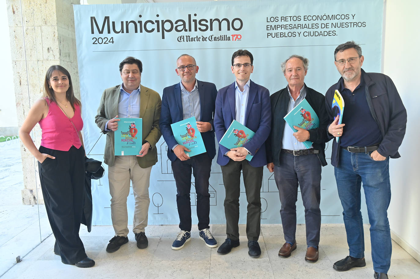 Marina Pérez y Pedro Pérez (concejala y alcalde de Trigueros del Valle), Adolfo López (alcalde de Mojados y diputado provincial), Pedro Herrero y José Antonio Otero (portavoz y concejal del PSOE en el Ayuntamiento de Valladolid) y Francisco Ferreira (portavoz PSOE Diputación Valladolid)