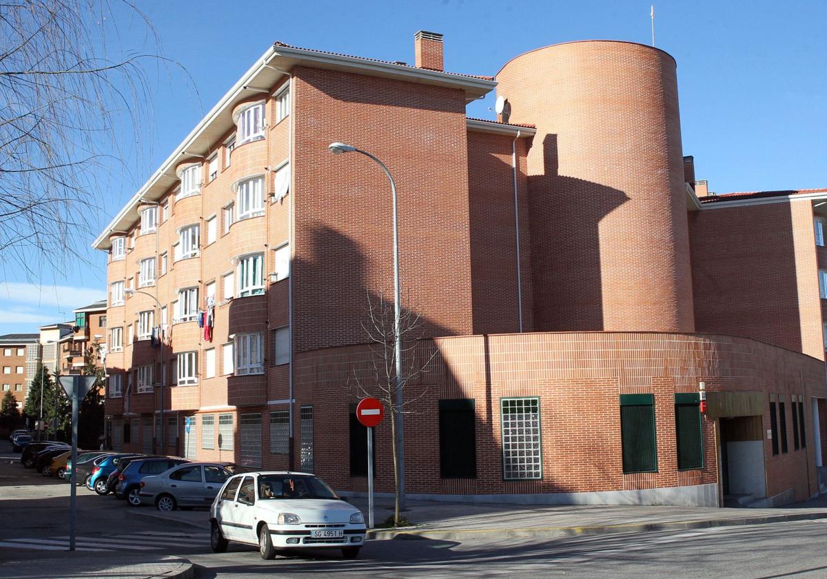 Bloque de viviendas sociales del Ayuntamiento de Segovia en el barrio de La Albuera.