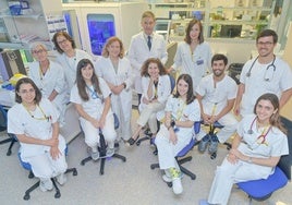 Equipo de investigación hepatitis C del Río Hortega: Irene Peñas (hepatóloga), Belén Lorenzo Vidal (microbióloga), Lourdes Sastre Luengo (enfermera), Jésica Sánchez (técnico de laboratorio), Gloria Sánchez Antolín (hepatóloga), Carolina Almohalla (hepatóloga), José María Eiros (microbiólogo), Beatriz Calvo (analista), Natalia Marcos Carrasco (hepatóloga), Samuel Fernández Prada (hepatólogo), y los mir Pedro Enrique Sánchez y María Jordán de la Fuente.