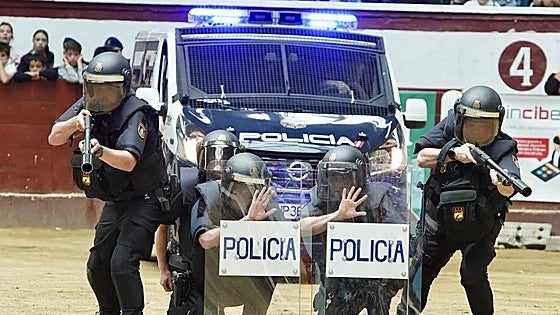 Policías en acción en León