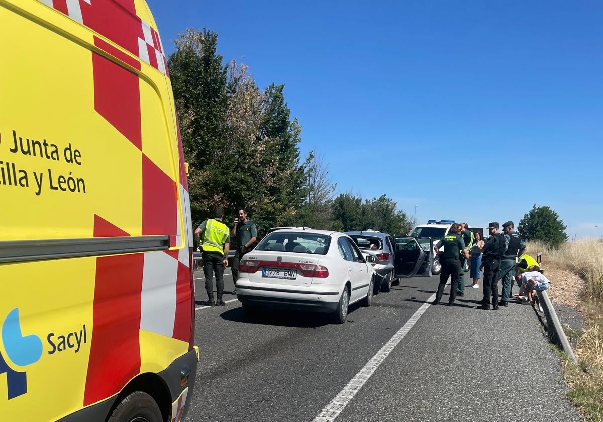 Dos octogenarios heridos en una colisión por alcance en Olmedo