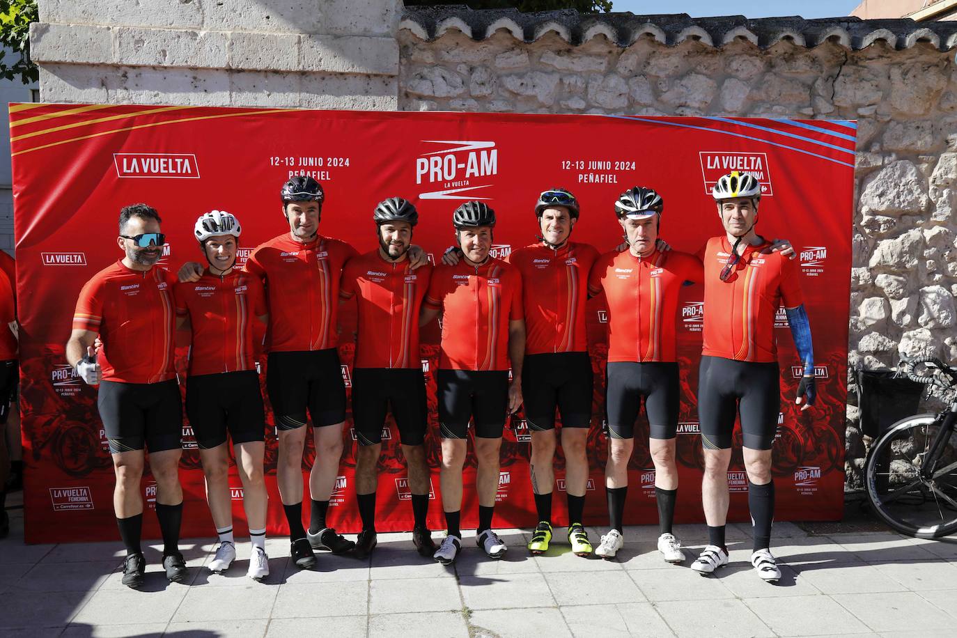 Las imágenes de la visita a Peñafiel de la Vuelta Ciclista