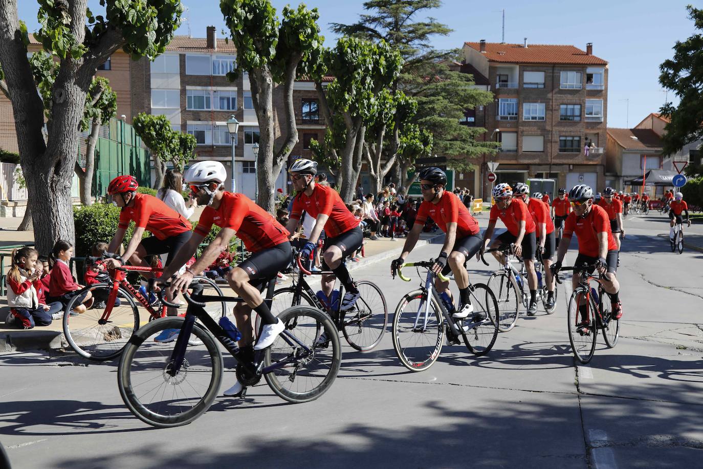 Las imágenes de la visita a Peñafiel de la Vuelta Ciclista