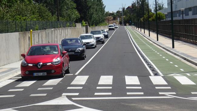 Imagen después - El antes y el después de la remodelación del tramo de la calle Arca Real, visto desde la avenida de Zamora.