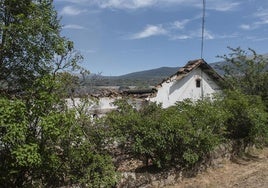 Vivienda de Navas de Riofrío en la que se ha producido la explosión.