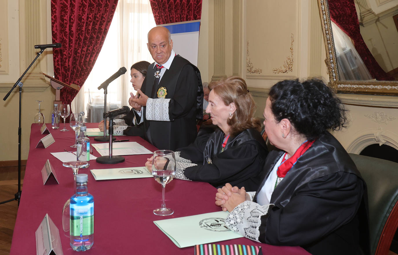 Jura de cargos y distinciones entre los graduados sociales