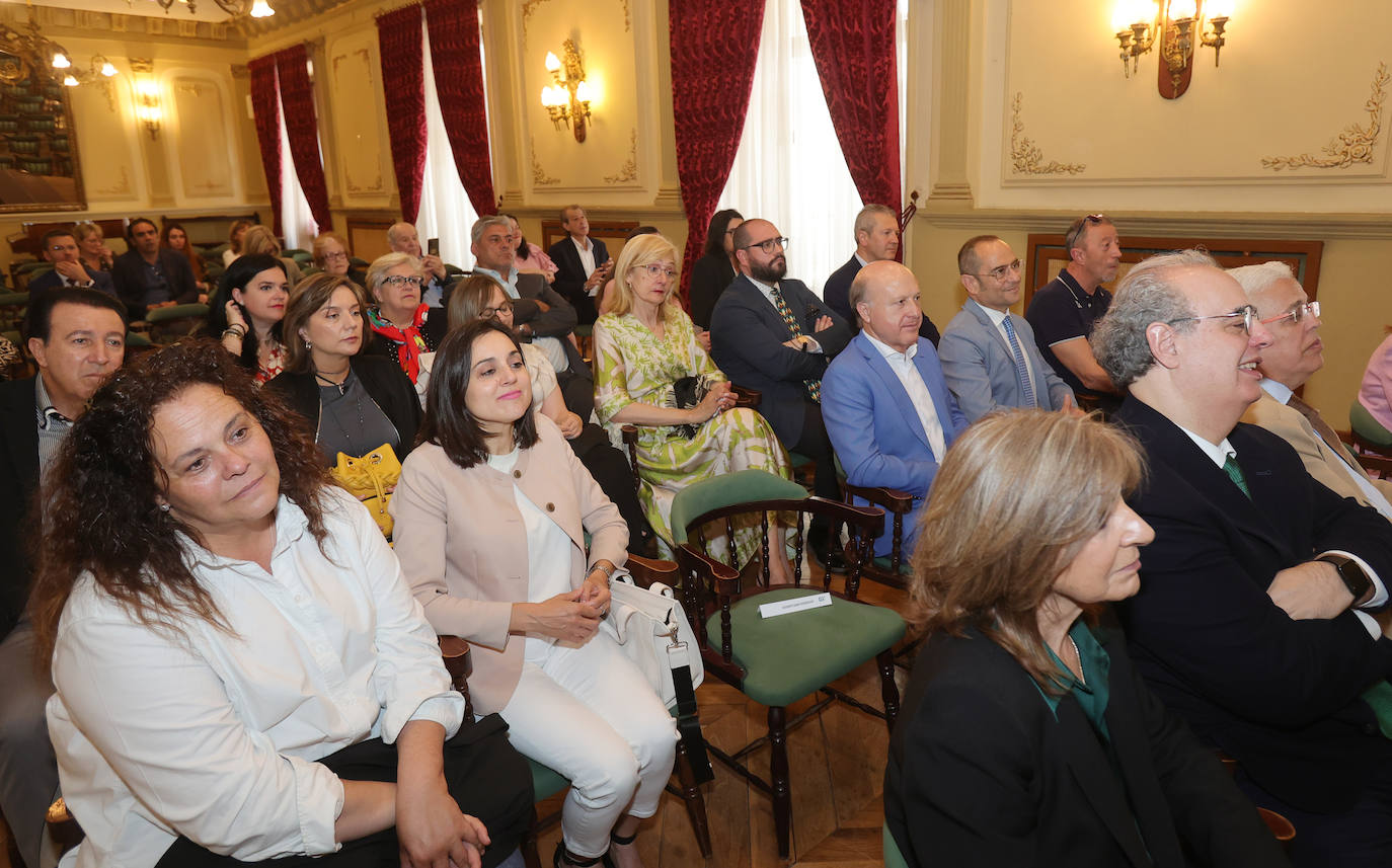 Jura de cargos y distinciones entre los graduados sociales