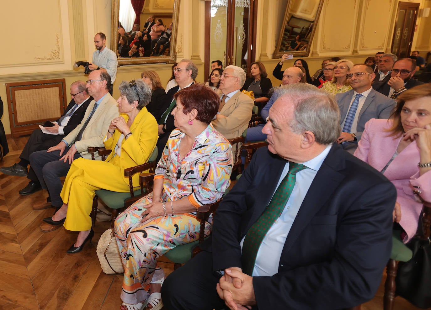 Jura de cargos y distinciones entre los graduados sociales