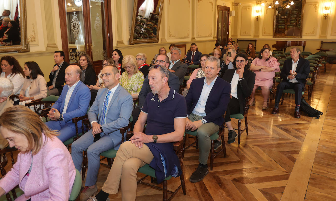 Jura de cargos y distinciones entre los graduados sociales