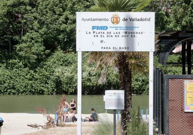 El agua de Las Moreras sigue sin ser apta para el baño.