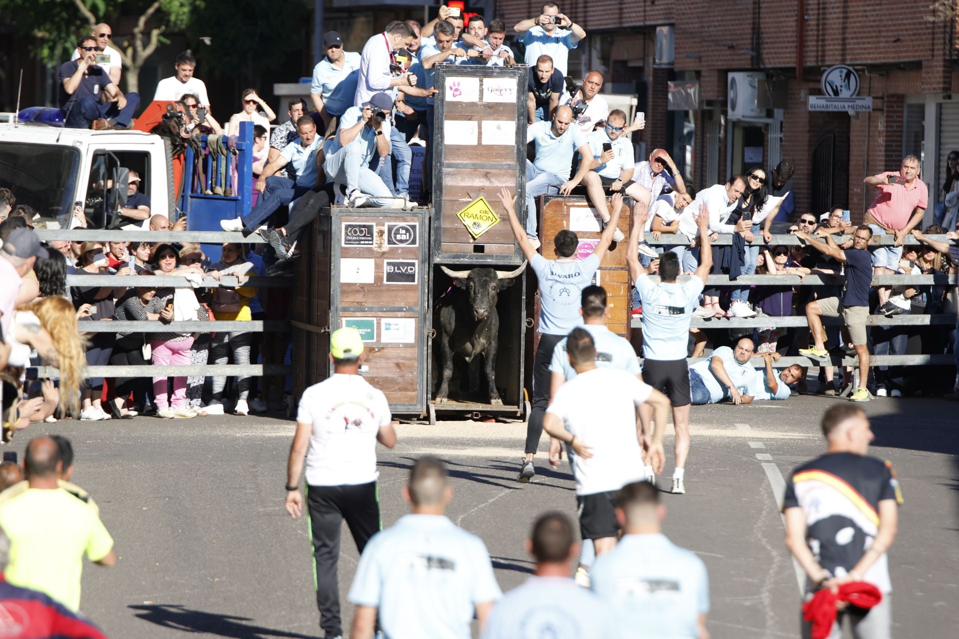 El álbum con los lances del Toro de la Feria de Medina del Campo