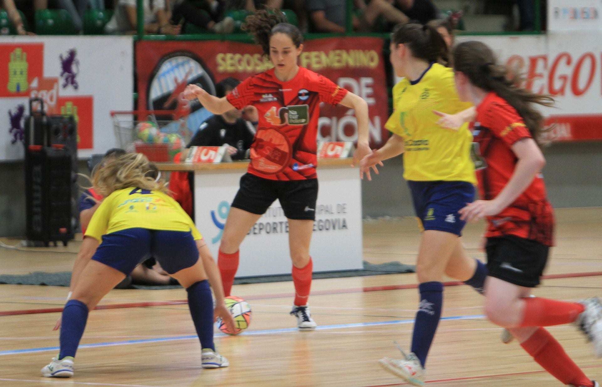 Fotografías del partido entre el Segosala Naturpellet y el Teldeportivo