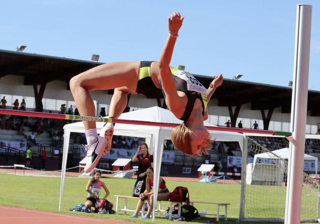 Aitana Alonso se llevo el triunfo en salto de altura.